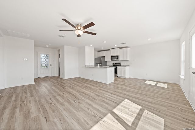 16189 Farmer, Lytle, TX 78052