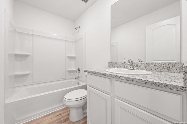 16189 Farmer, Lytle, TX 78052