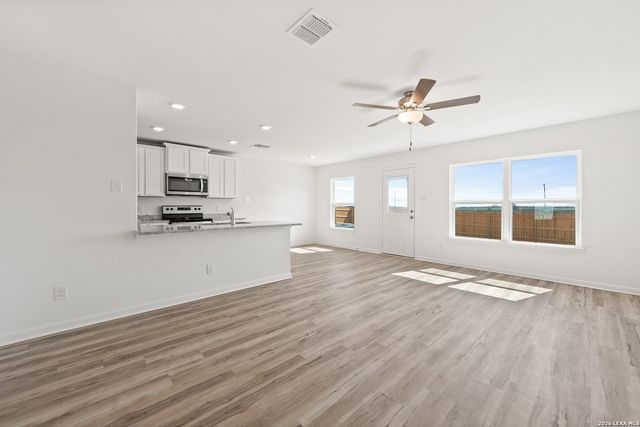 16189 Farmer, Lytle, TX 78052