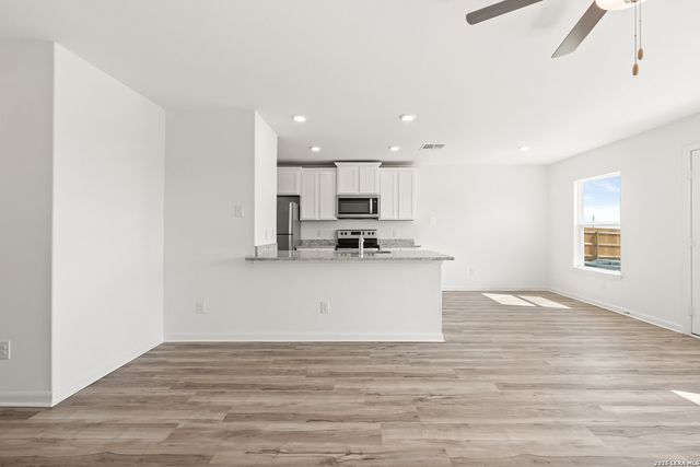 16189 Farmer, Lytle, TX 78052