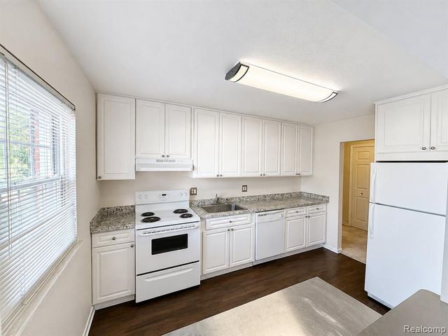 27654 E Echo Valley 231, Farmington Hills, MI 48334