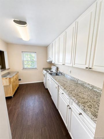 27654 E Echo Valley 231, Farmington Hills, MI 48334