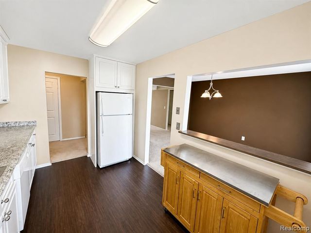 27654 E Echo Valley 231, Farmington Hills, MI 48334