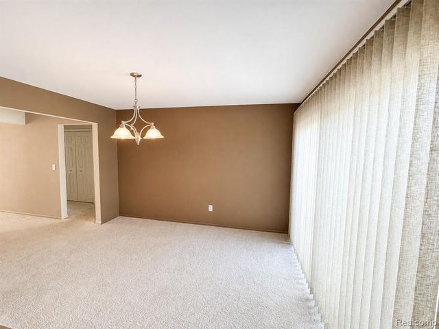 27654 E Echo Valley 231, Farmington Hills, MI 48334