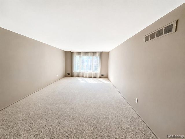 27654 E Echo Valley 231, Farmington Hills, MI 48334