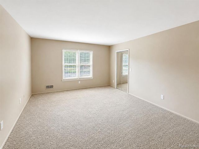 27654 E Echo Valley 231, Farmington Hills, MI 48334
