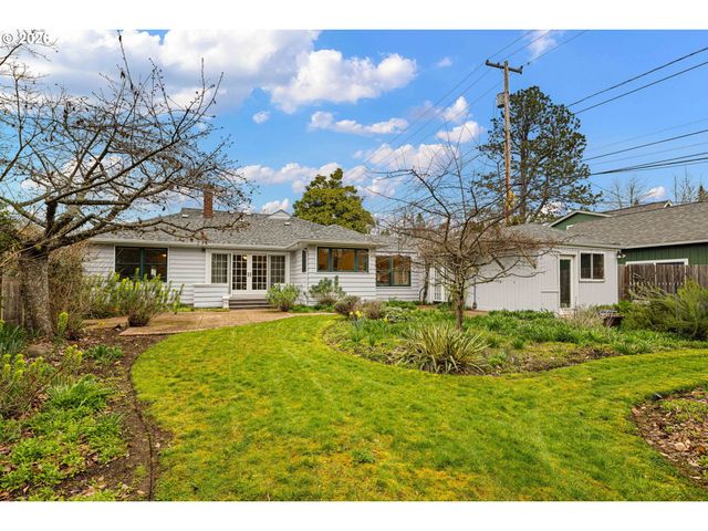 940 E 23RD Ave, Eugene, OR 97405