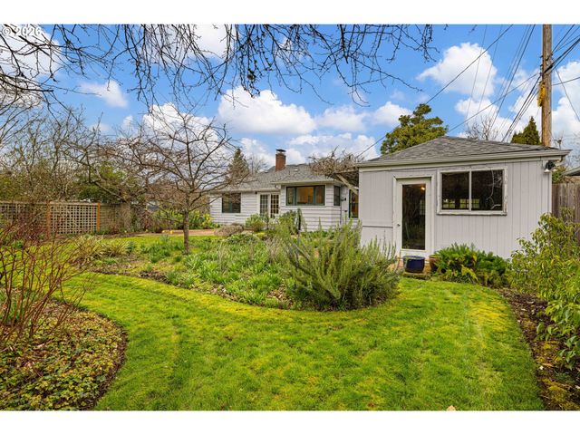 940 E 23RD Ave, Eugene, OR 97405