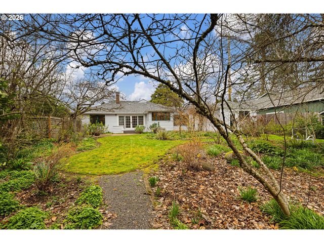 940 E 23RD Ave, Eugene, OR 97405