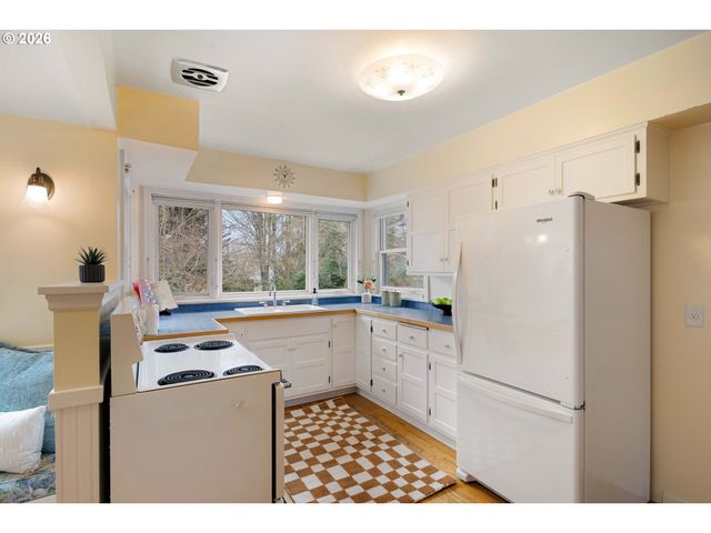 940 E 23RD Ave, Eugene, OR 97405