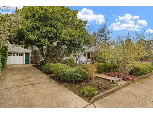 940 E 23RD Ave, Eugene, OR 97405