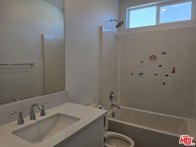 426 Lobata, Irvine, CA 92618