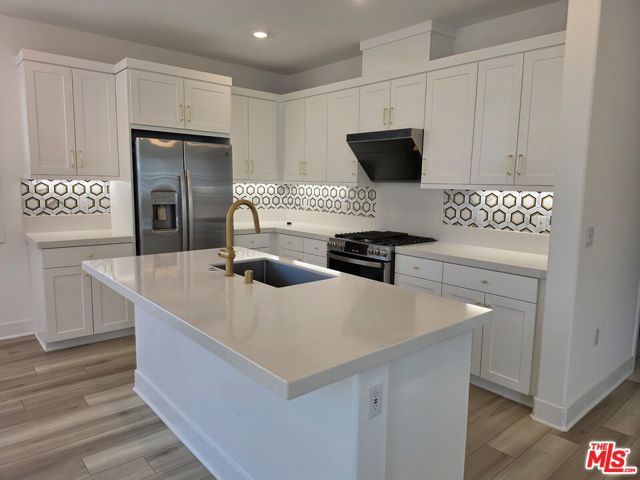 426 Lobata, Irvine, CA 92618