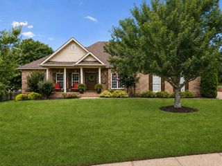 1003 Lichfield Ct, Thompsons Station, TN 37179
