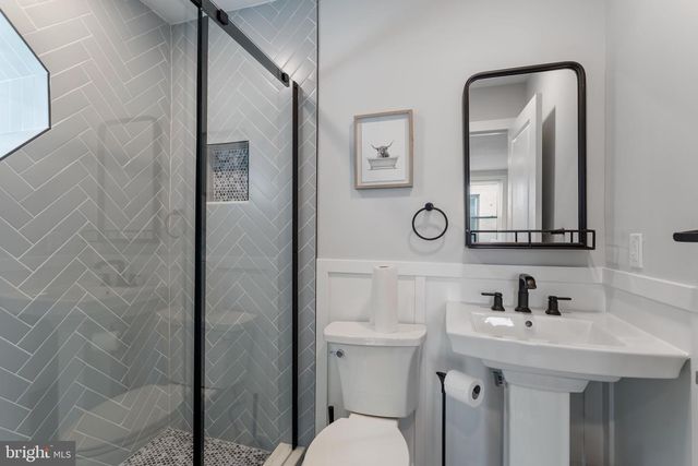 1507 W THOMPSON ST, Philadelphia, PA 19121