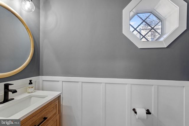 1507 W THOMPSON ST, Philadelphia, PA 19121