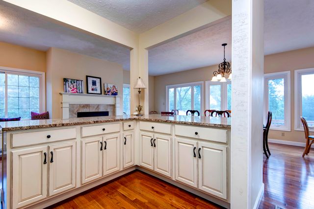 3060 W Ellison Drive, Springfield, MO 65810