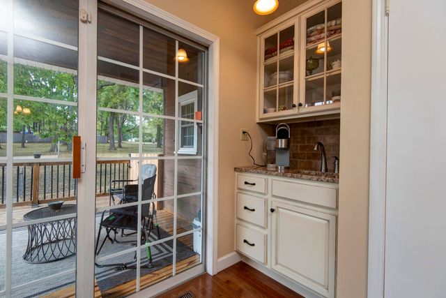 3060 W Ellison Drive, Springfield, MO 65810