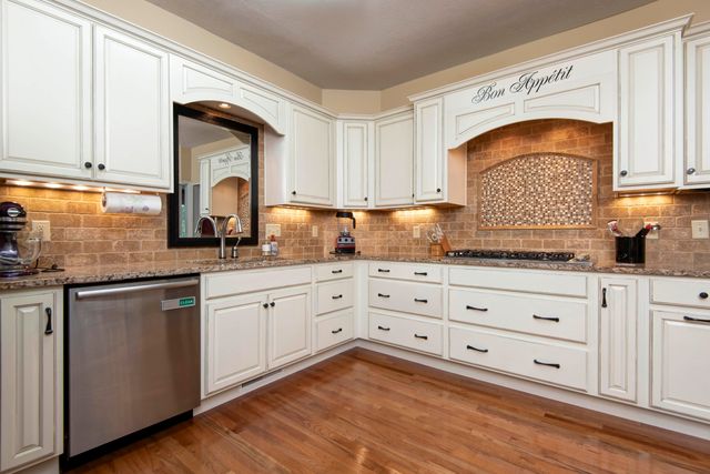 3060 W Ellison Drive, Springfield, MO 65810