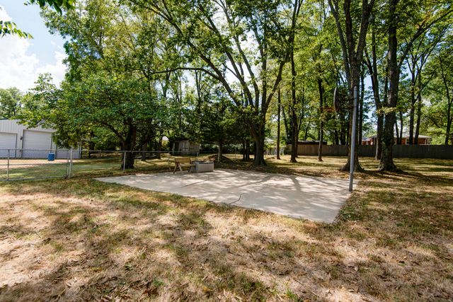 3060 W Ellison Drive, Springfield, MO 65810