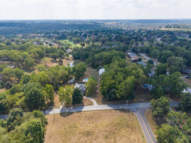 3060 W Ellison Drive, Springfield, MO 65810