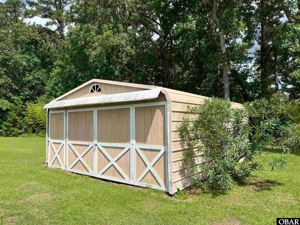 Image 7 of property listing at 5689 Old Ferry Dock Road, Manns Harbor, NC 27953