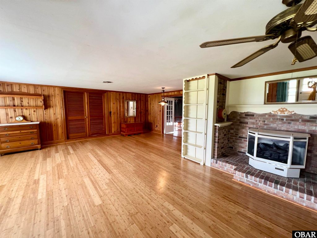 Image 8 of property listing at 5689 Old Ferry Dock Road, Manns Harbor, NC 27953