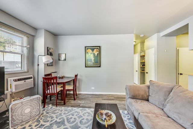2909 N Sheridan Road 114, Chicago, IL 60657