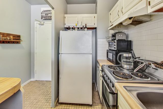 2909 N Sheridan Road 114, Chicago, IL 60657