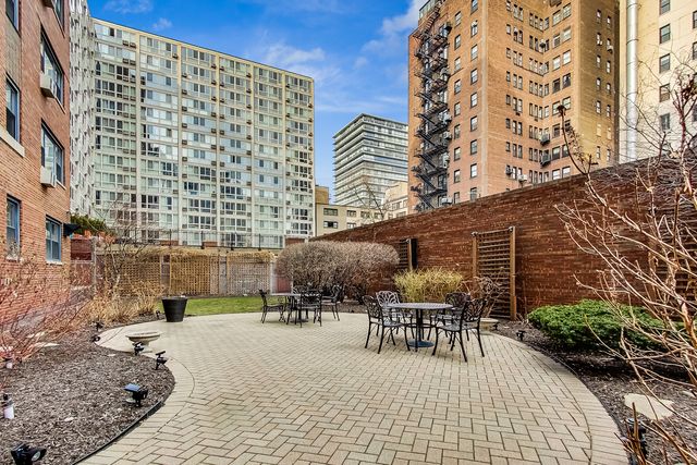 2909 N Sheridan Road 114, Chicago, IL 60657