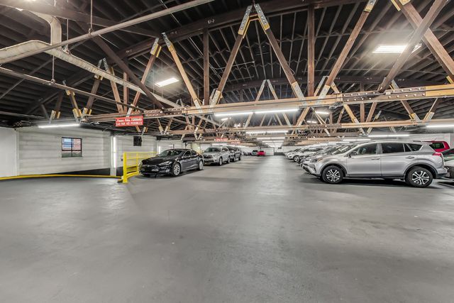 2909 N Sheridan Road 114, Chicago, IL 60657