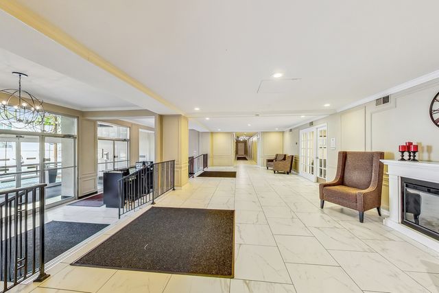2909 N Sheridan Road 114, Chicago, IL 60657