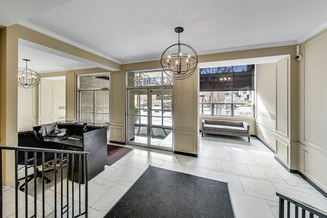 2909 N Sheridan Road 114, Chicago, IL 60657