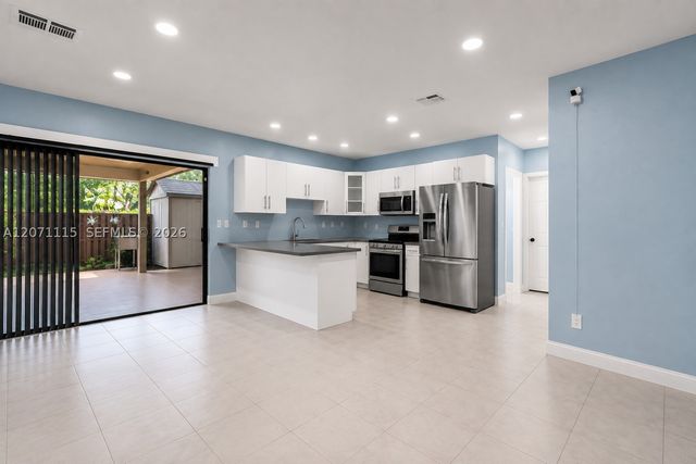525 NW 100th Ct 525, Miami, FL 33172