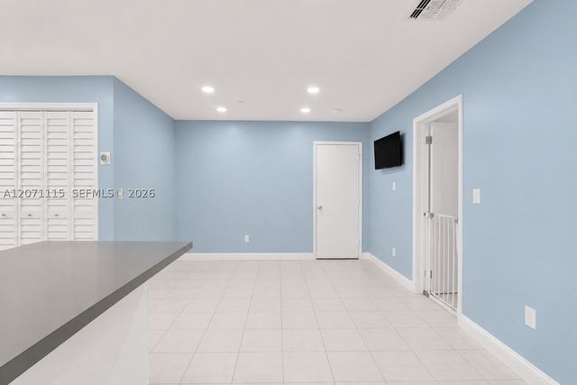 525 NW 100th Ct 525, Miami, FL 33172