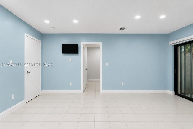 525 NW 100th Ct 525, Miami, FL 33172