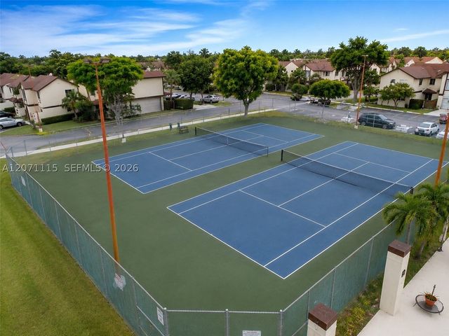 525 NW 100th Ct 525, Miami, FL 33172