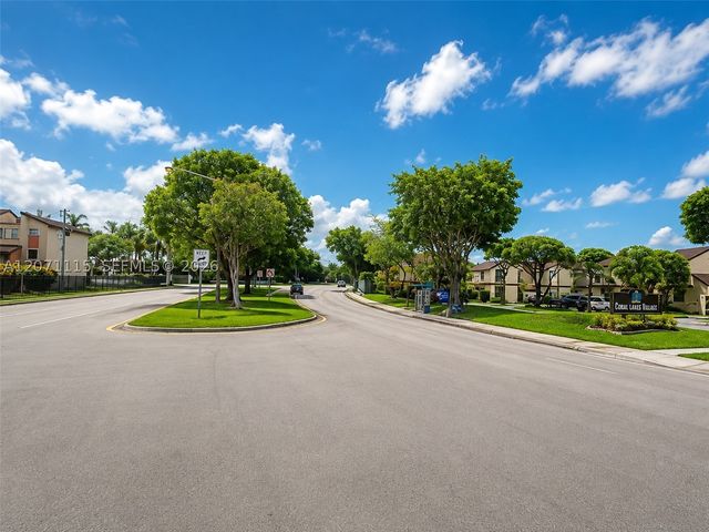 525 NW 100th Ct 525, Miami, FL 33172