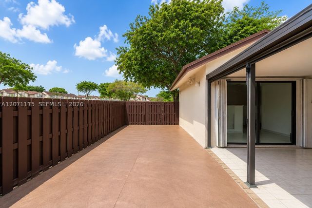 525 NW 100th Ct 525, Miami, FL 33172