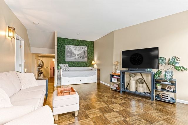 357 Commercial St 121, Boston, MA 02109