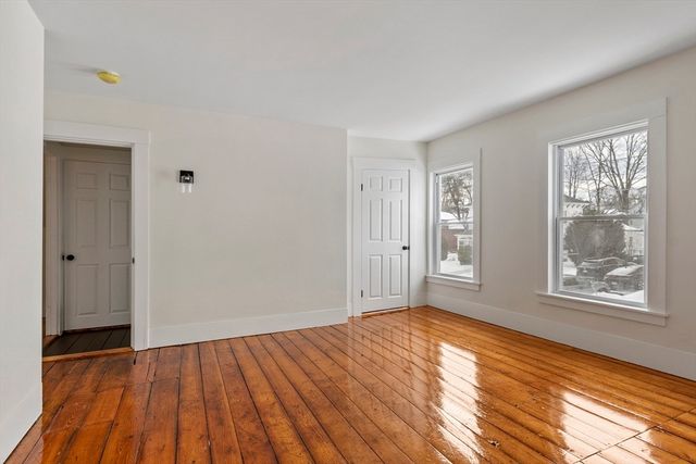 10 Barber St, Medway, MA 02053