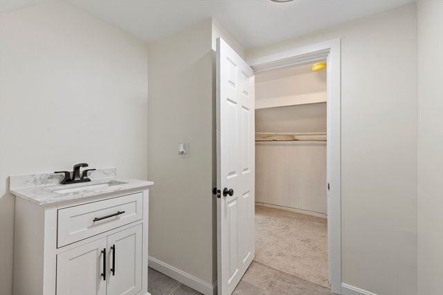 10 Barber St, Medway, MA 02053