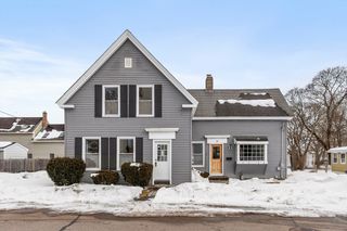 10 Barber St, Medway, MA 02053