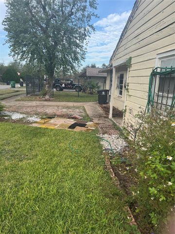 5417 Doulton Drive, Houston, TX 77033