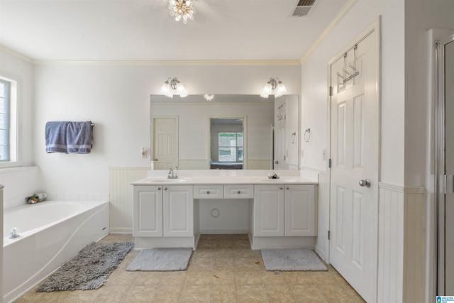 2073 FOREST LAKES LANE, Sterrett, AL 35147