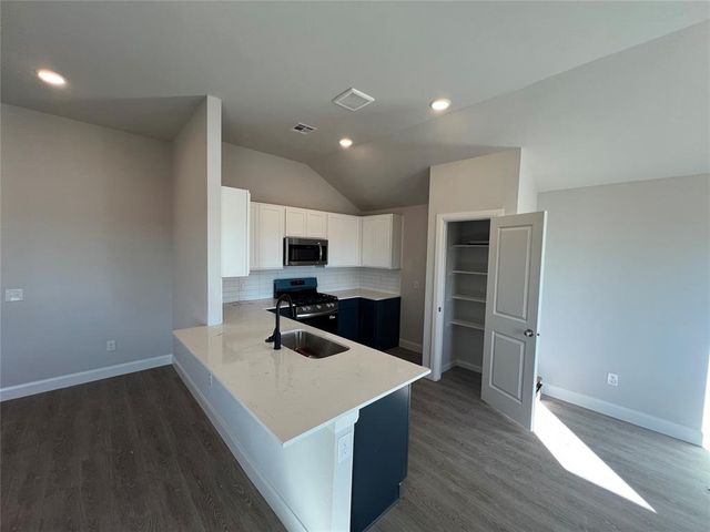 944 S Bear Lane, Mustang, OK 73064