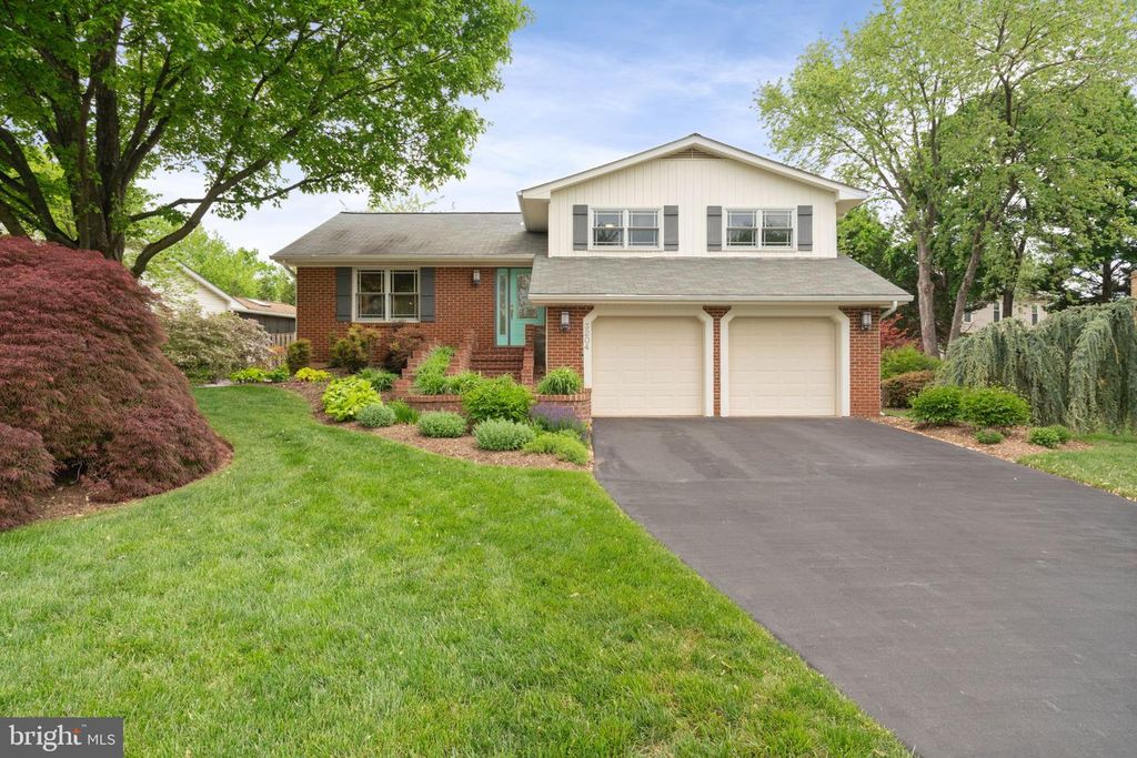3204 ALLNESS LN, Herndon, VA 20171