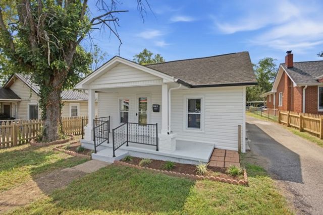 597 Long Hollow Pike, Gallatin, TN 37066