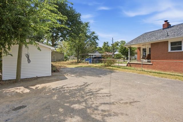 597 Long Hollow Pike, Gallatin, TN 37066
