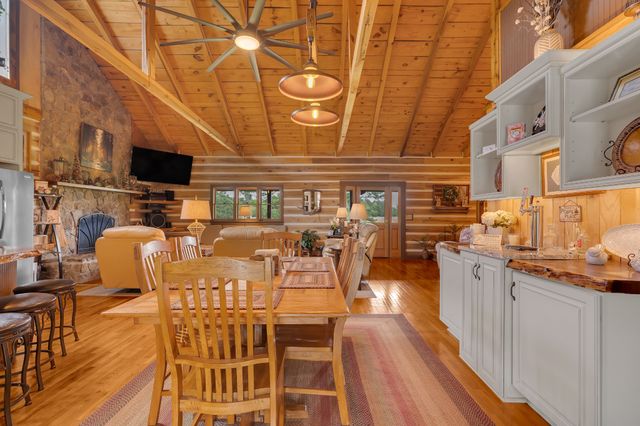 990 Bugscuffle Rd, Wartrace, TN 37183